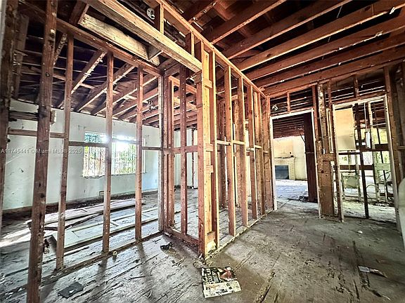 5th image of 11737 NE 2nd Ave