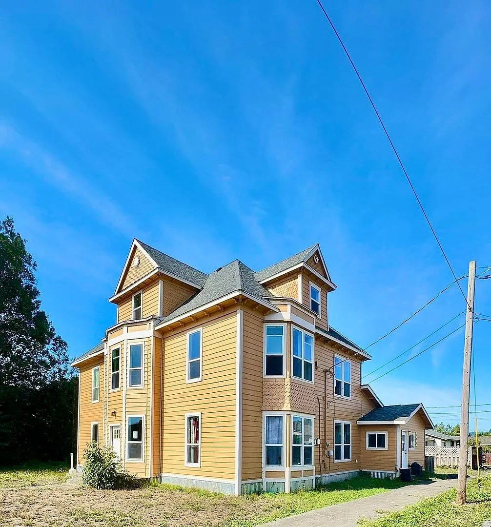 435 Ash St. — Photo 2