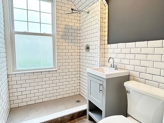 4th image of 16 Leicester St #1