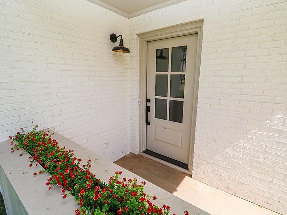 4th image of 1422 Cherry Blossom Dr