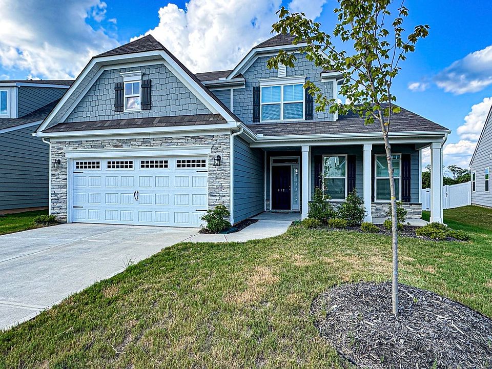 1st image of 612 Columbus Cir