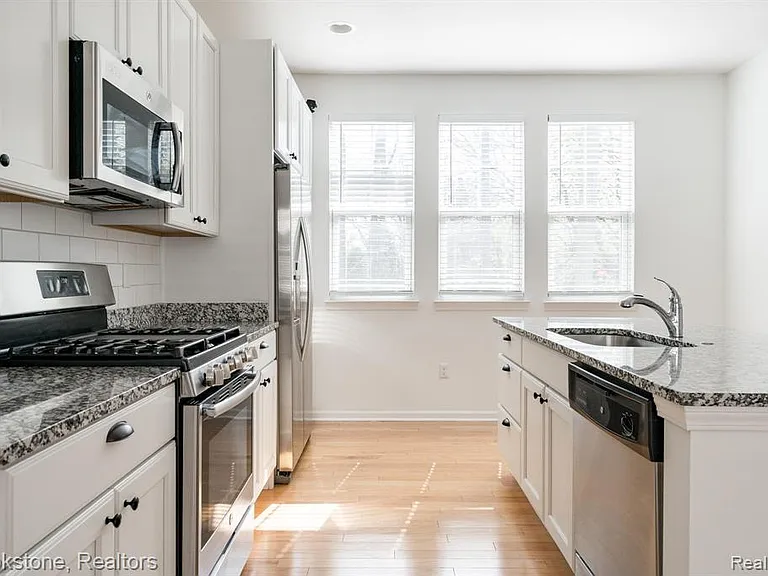 512 Midland Blvd — Photo 8