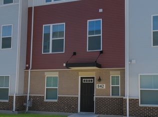 842 Finley Dr, Aurora, IL 60504