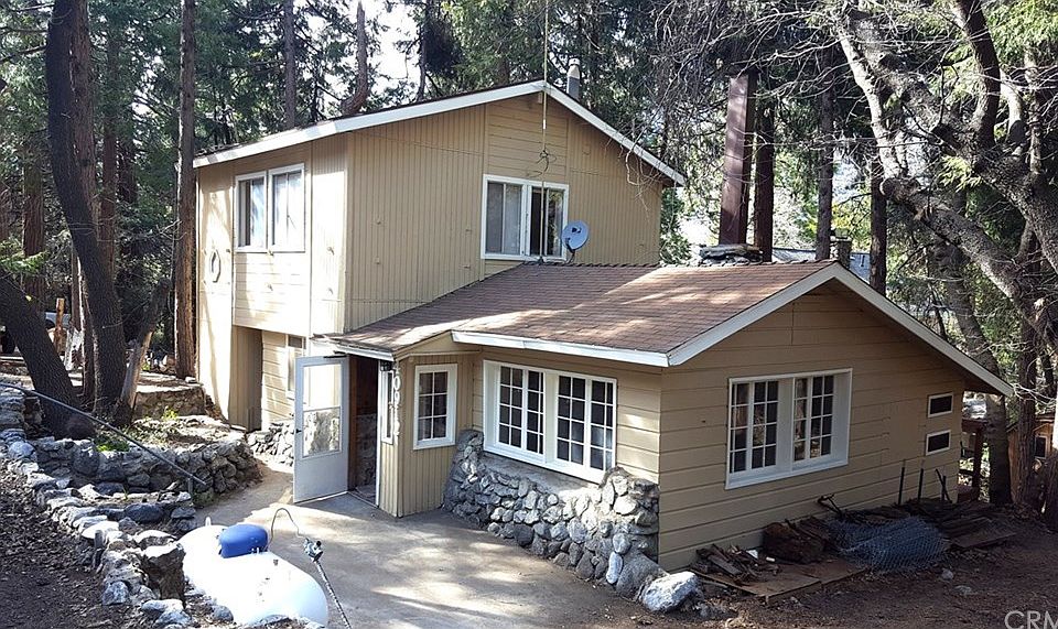 1st image of 40912 Pine Dr