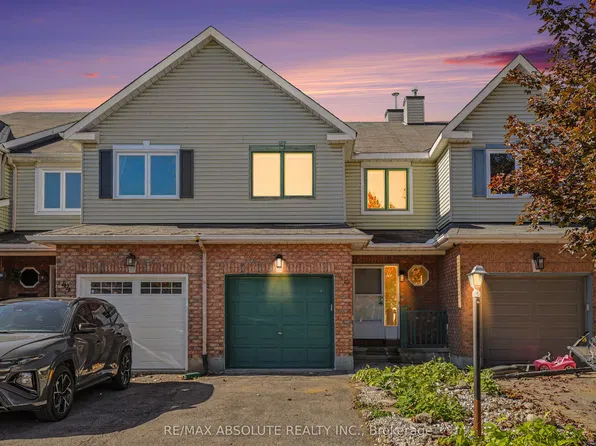 42 Roblyn Way, Ottawa, ON K2G 5Z5