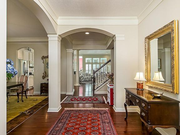 3rd image of 5658 Marmion Dr