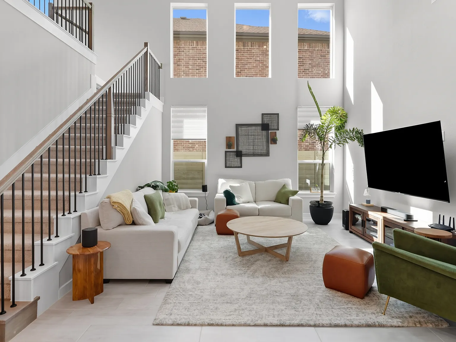 4 bed, 2436 sqft, $3,200 — Photo 3