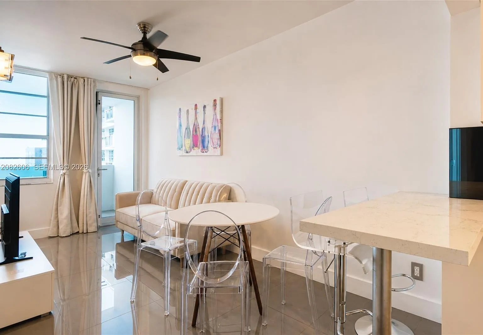 The Decoplage Condo — Photo 1