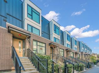 7623 Yukon St, Vancouver, BC V5X2Y4