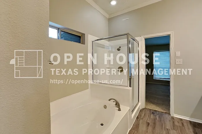 905 Freshwood Ct — Photo 10