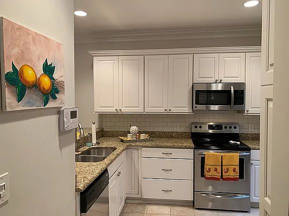 3rd image of 1405 Governors Ct