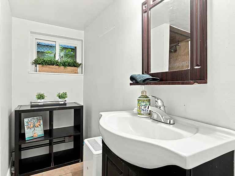 195 Sylvan Ave #1B — Photo 9