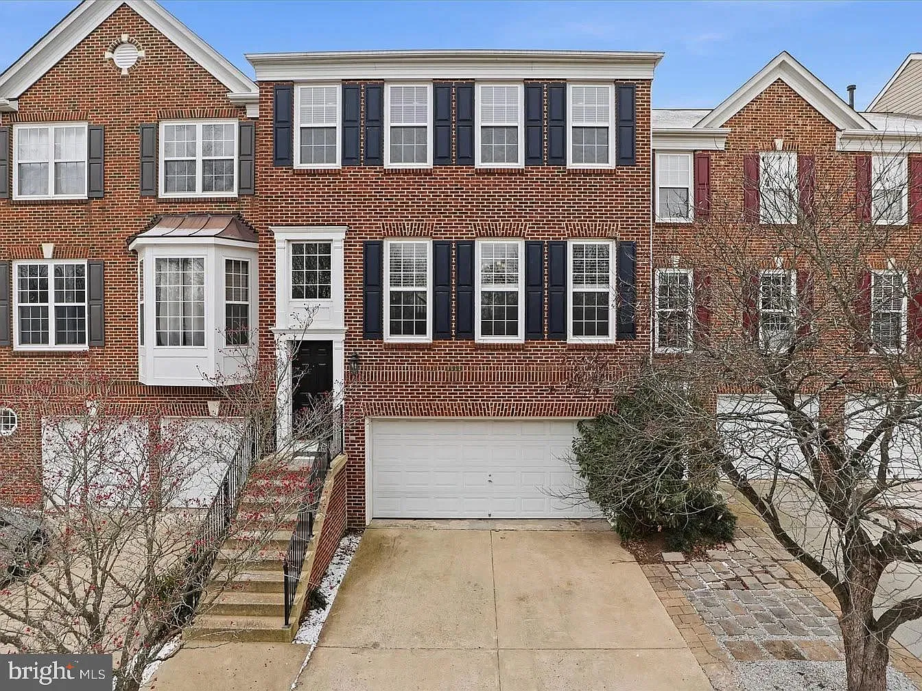 4 bed, 5.0 bath, 2984 sqft, $3,300 — Photo 1