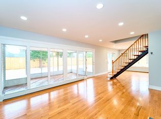 11 Topper Ln, Levittown, NY 11756