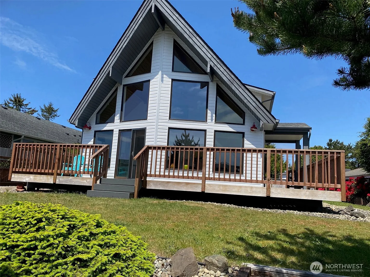 327 Cockle Street SW photo 1