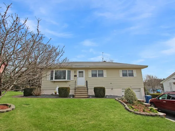 14 Thomas Rd, Lawrence, MA 01843