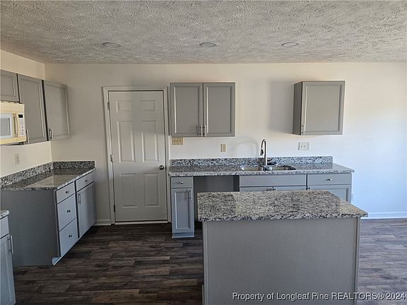 5th image of 819 Eastchester Pl