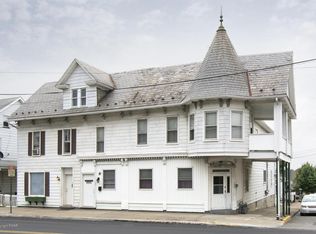 102 E Pennsylvania Ave, Pen Argyl, PA 18072