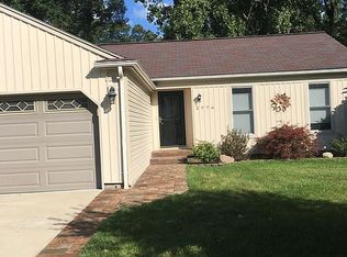 5776 King James Ln, Waterford, MI 48327