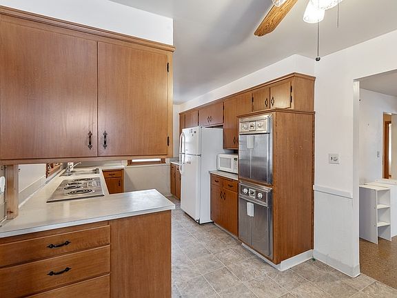 4th image of 1525 Marsh St