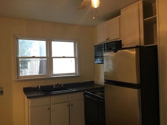 4th image of 223 Highland Ave APT 1