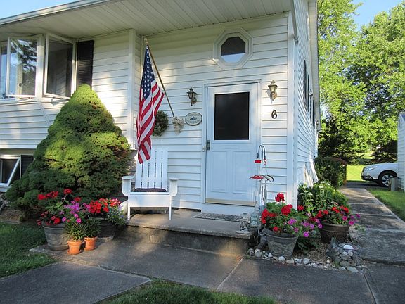 Front stoop/ main entry