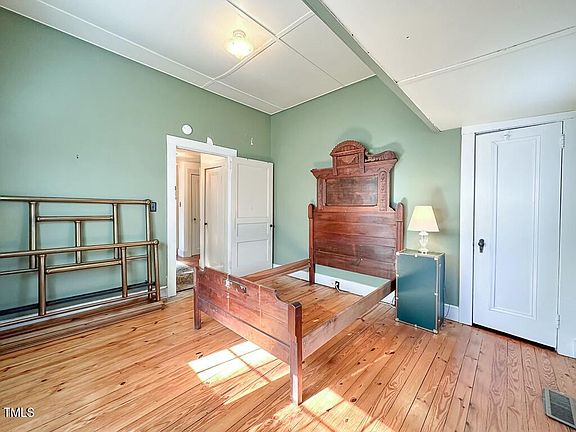 27th image of 302 Halifax St