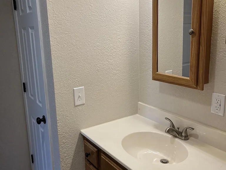 164 Biggs St — Photo 6