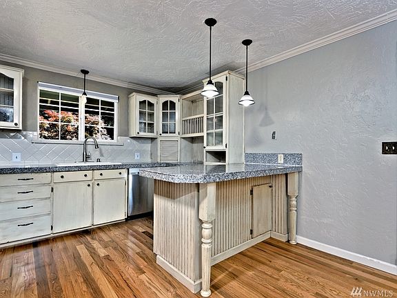 5th image of 21 E Cypress Pl