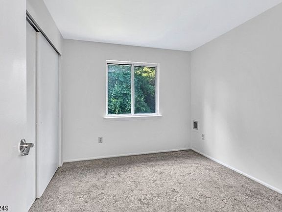 5th image of 14 Norwich Pl #14