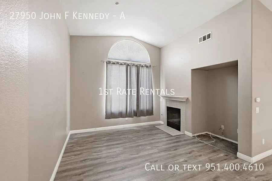 Beautiful Condo Centrally Located — Photo 2