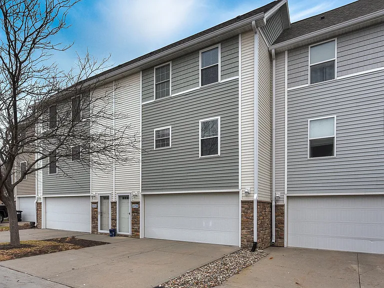 6758 S 181st Ct — Photo 2