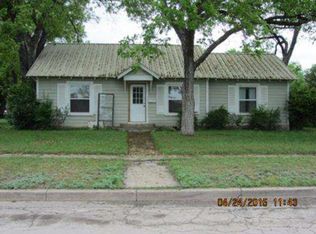 102 W Storey St, San Saba, TX 76877