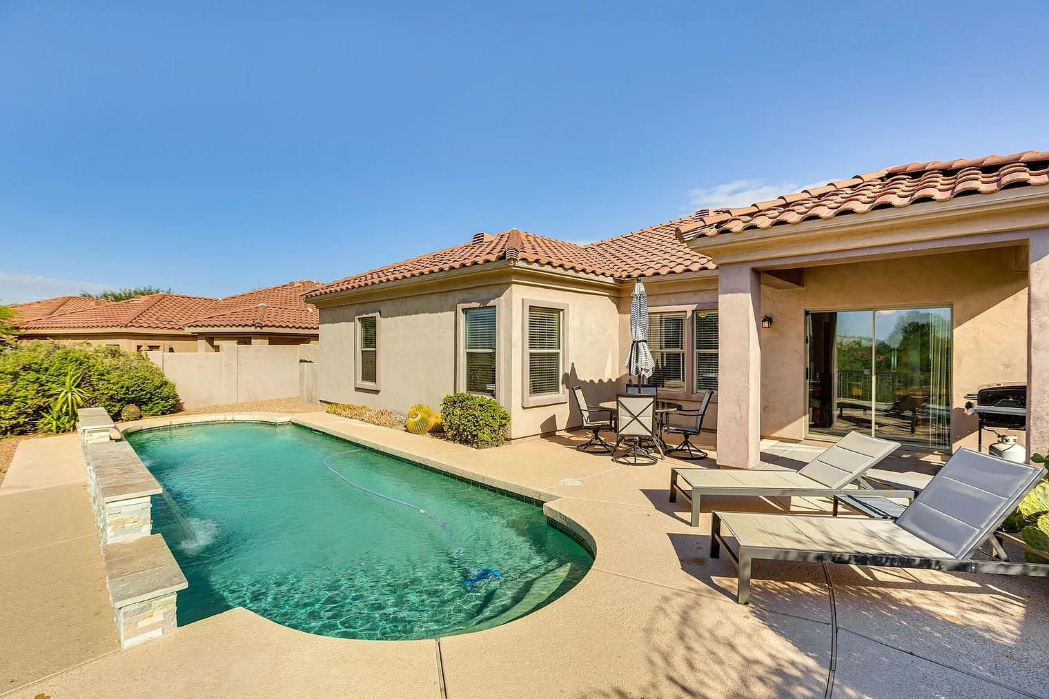 4 bed, 2.0 bath, 2195 sqft, $5,365 — Photo 4