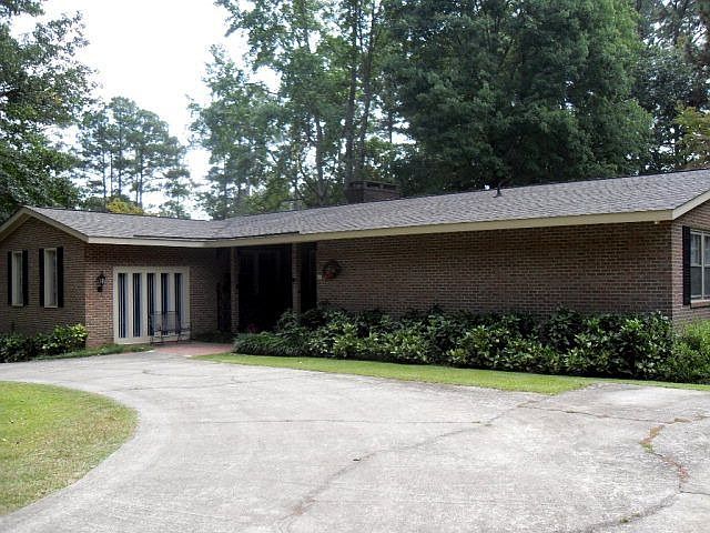 2nd image of 419 Arlington Cir