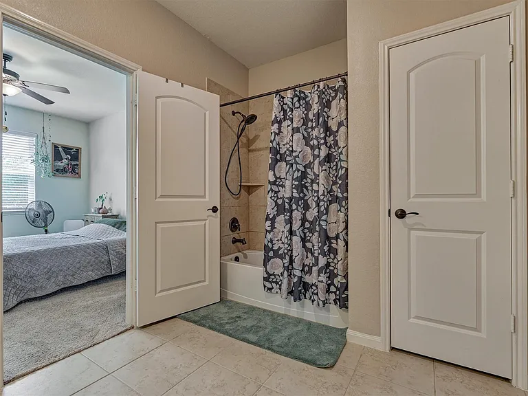 8884 Oval Glass St — Photo 32