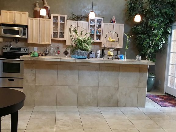 Open flow kitchen high ceili