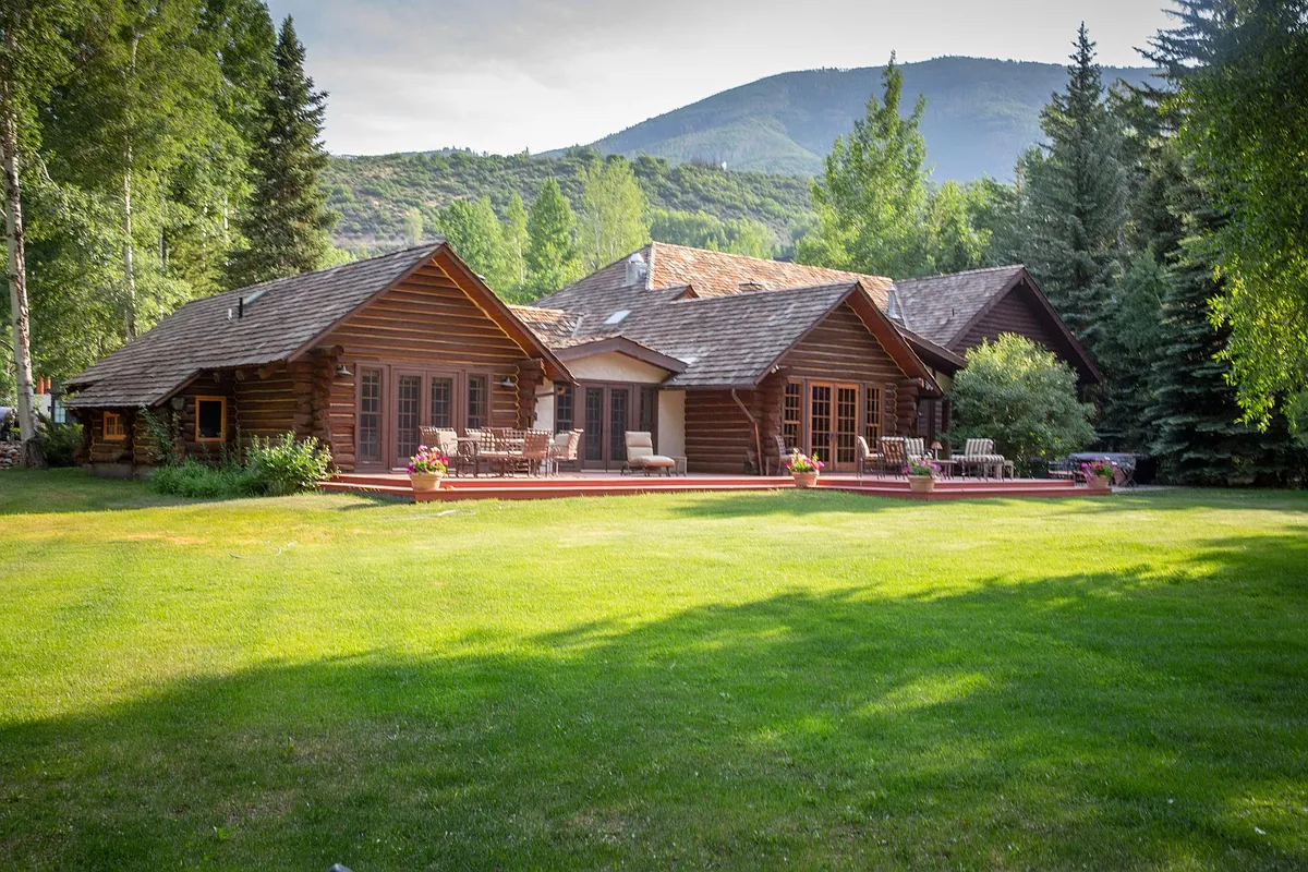 Building Photo - 1305 Red Butte Dr