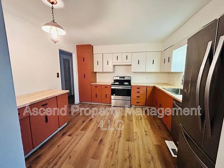 370 Julian Rd — Photo 6
