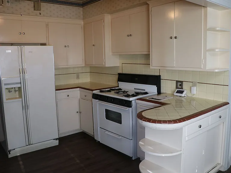 3214 S Leonard Ave — Photo 6