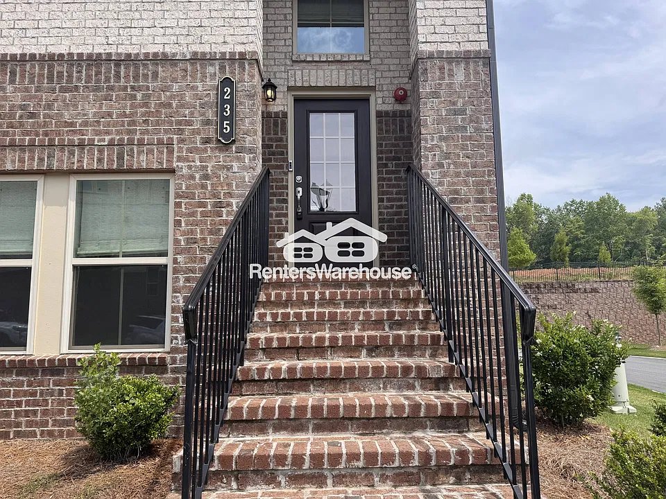 235 Commons Ave