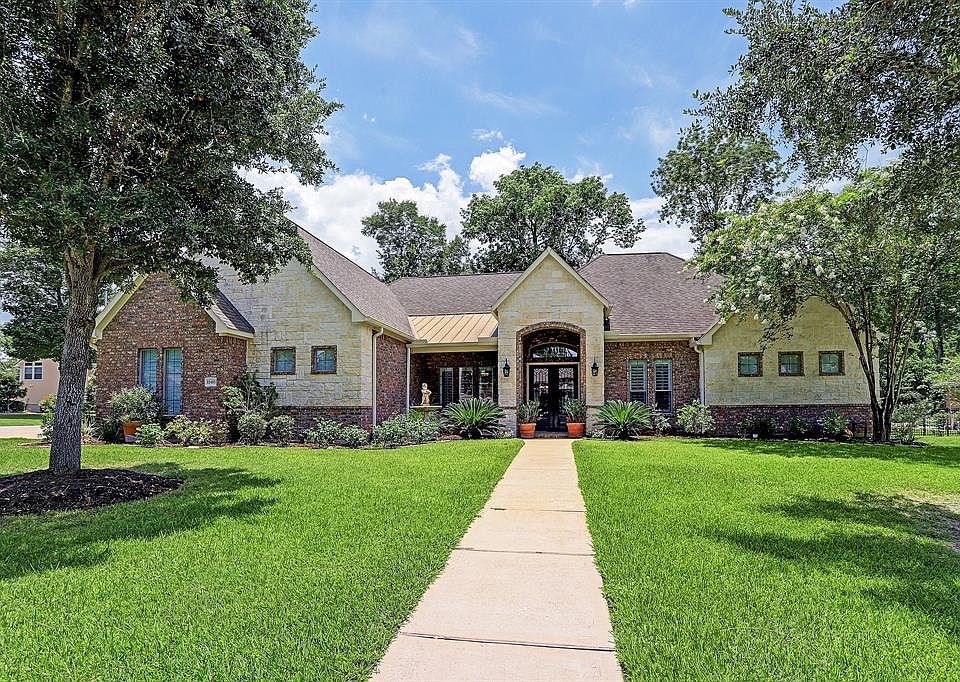 1st image of 32403 Oxbow Ln