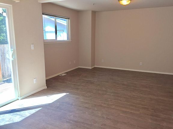 3rd image of 2619 204th St SW