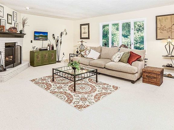 2nd image of 850 Trailridge E
