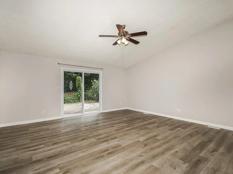 1531 Creekside Ln — Photo 12
