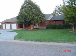 106 Drury Ln, Garden City, KS 67846