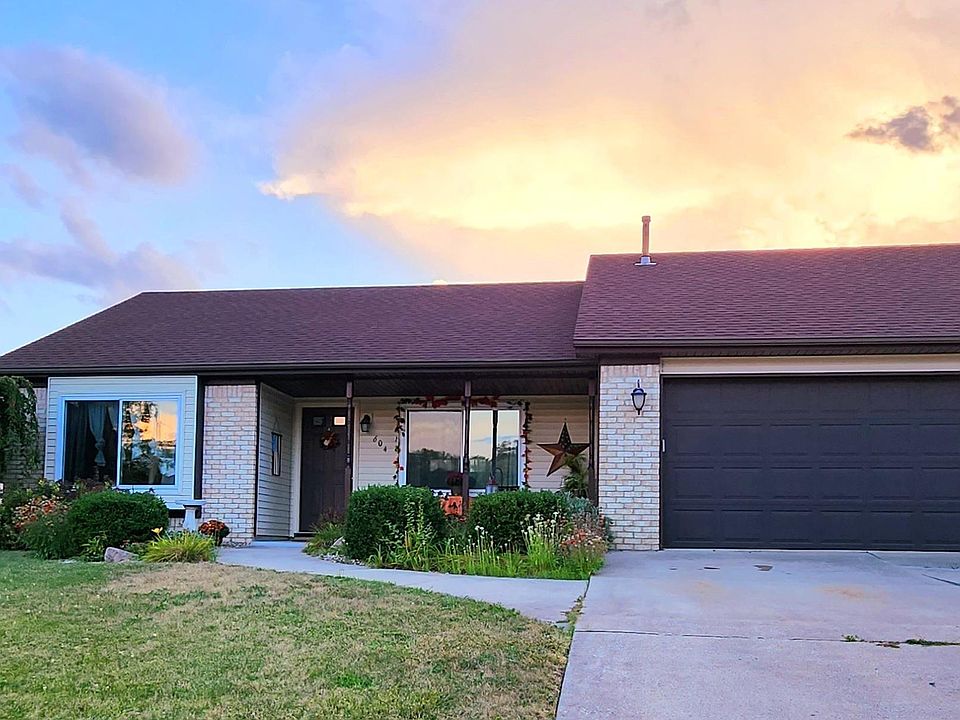 1st image of 604 Sandalwood Dr