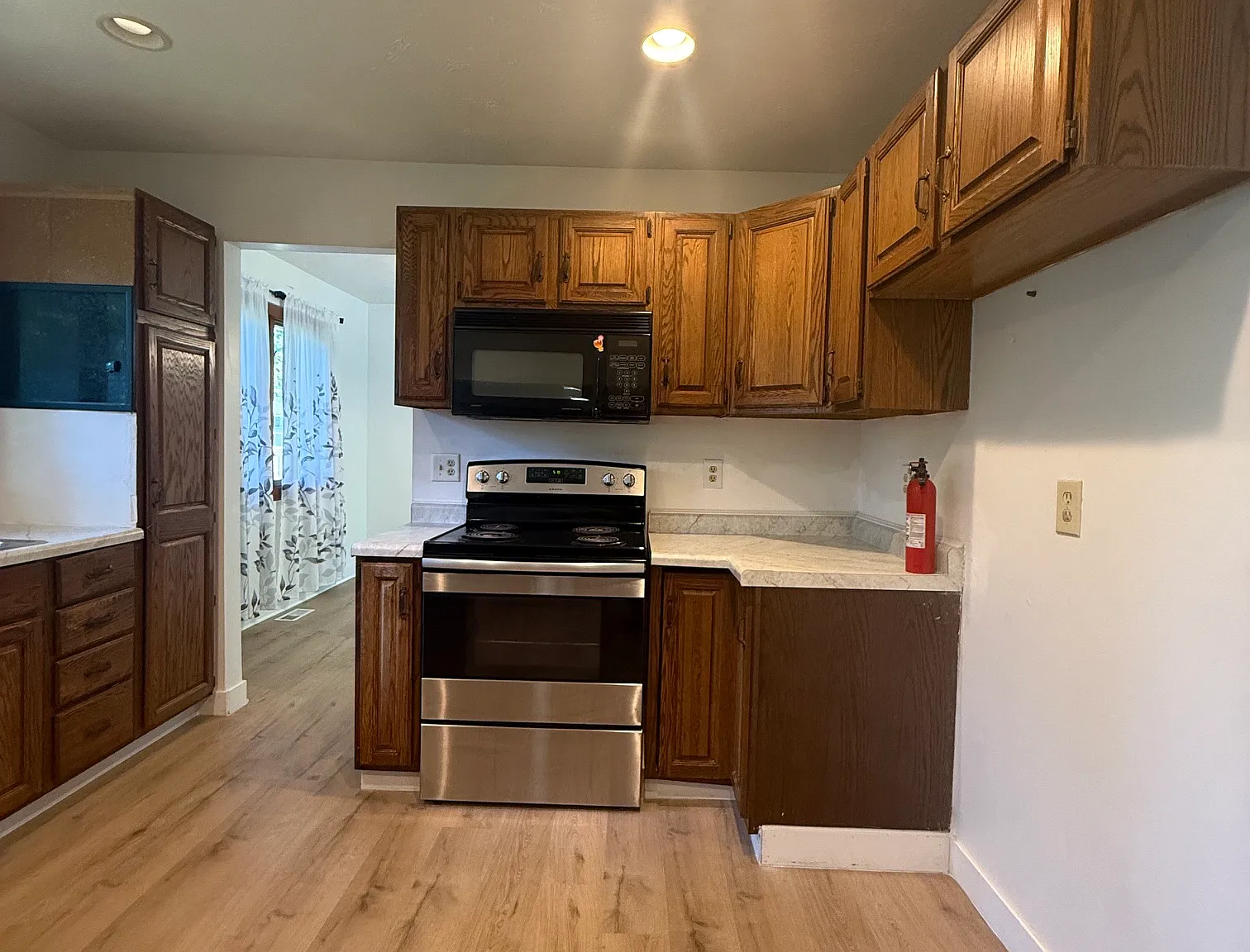 3 bed, 2052 sqft, $2,450 — Photo 4