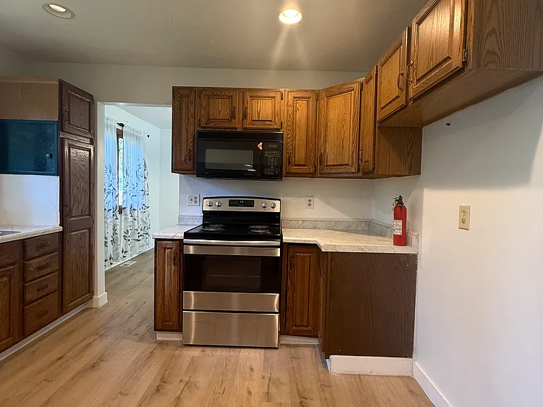 6580 Forest Glen Ave — Photo 4