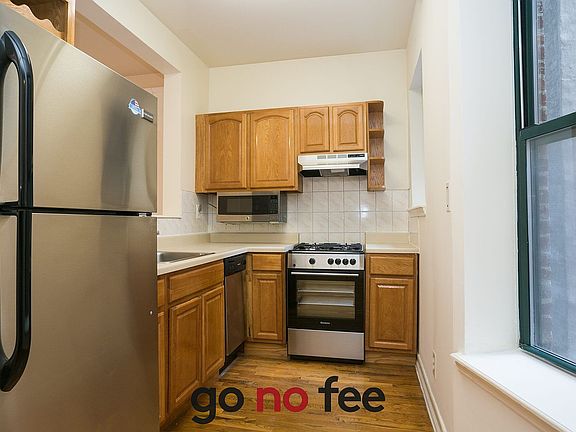 3rd image of 246 Manhattan Ave APT 3C
